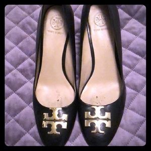 Gorgeous Tory Burch Logo Wedges 7.5